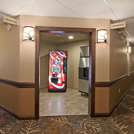 The Watford Hotel Watford City Exterior foto