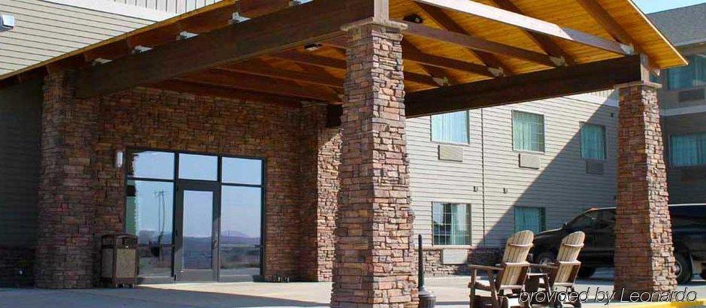 The Watford Hotel Watford City Exterior foto