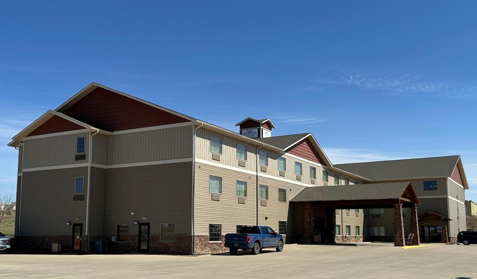 The Watford Hotel Watford City Exterior foto