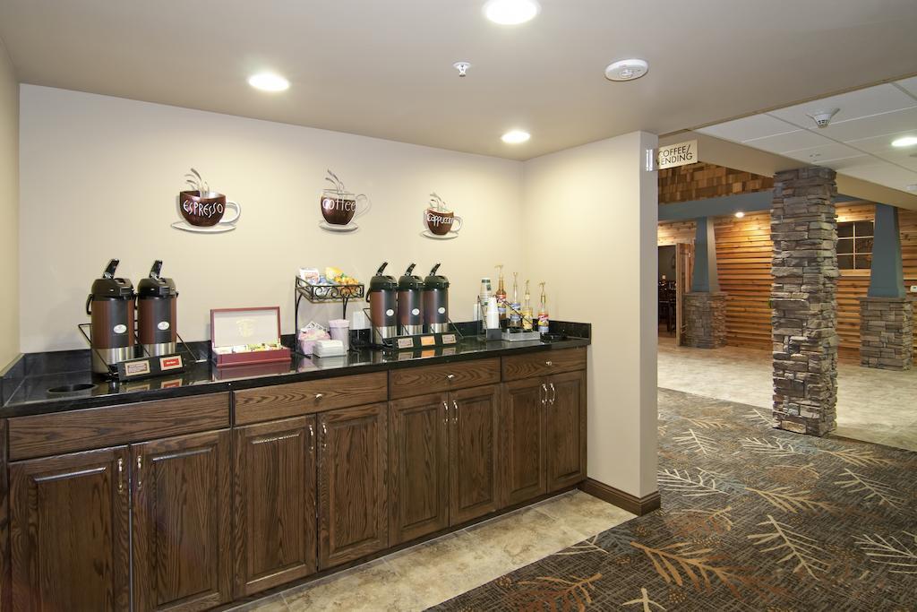 The Watford Hotel Watford City Exterior foto